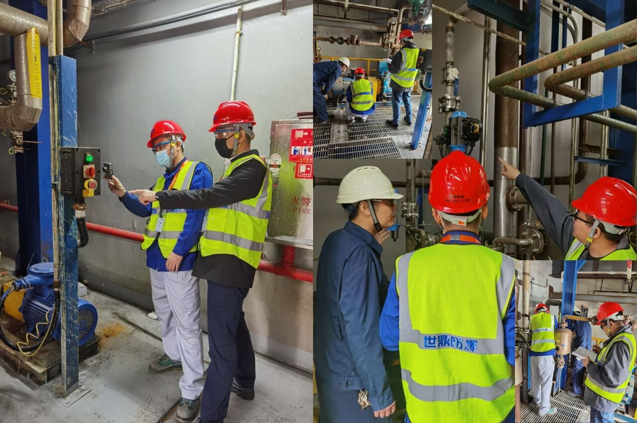 工程師在現場進行防爆安全檢查