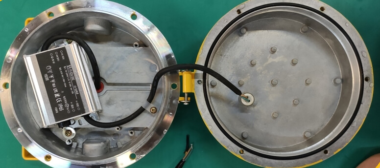 檢查設備內部是否進水